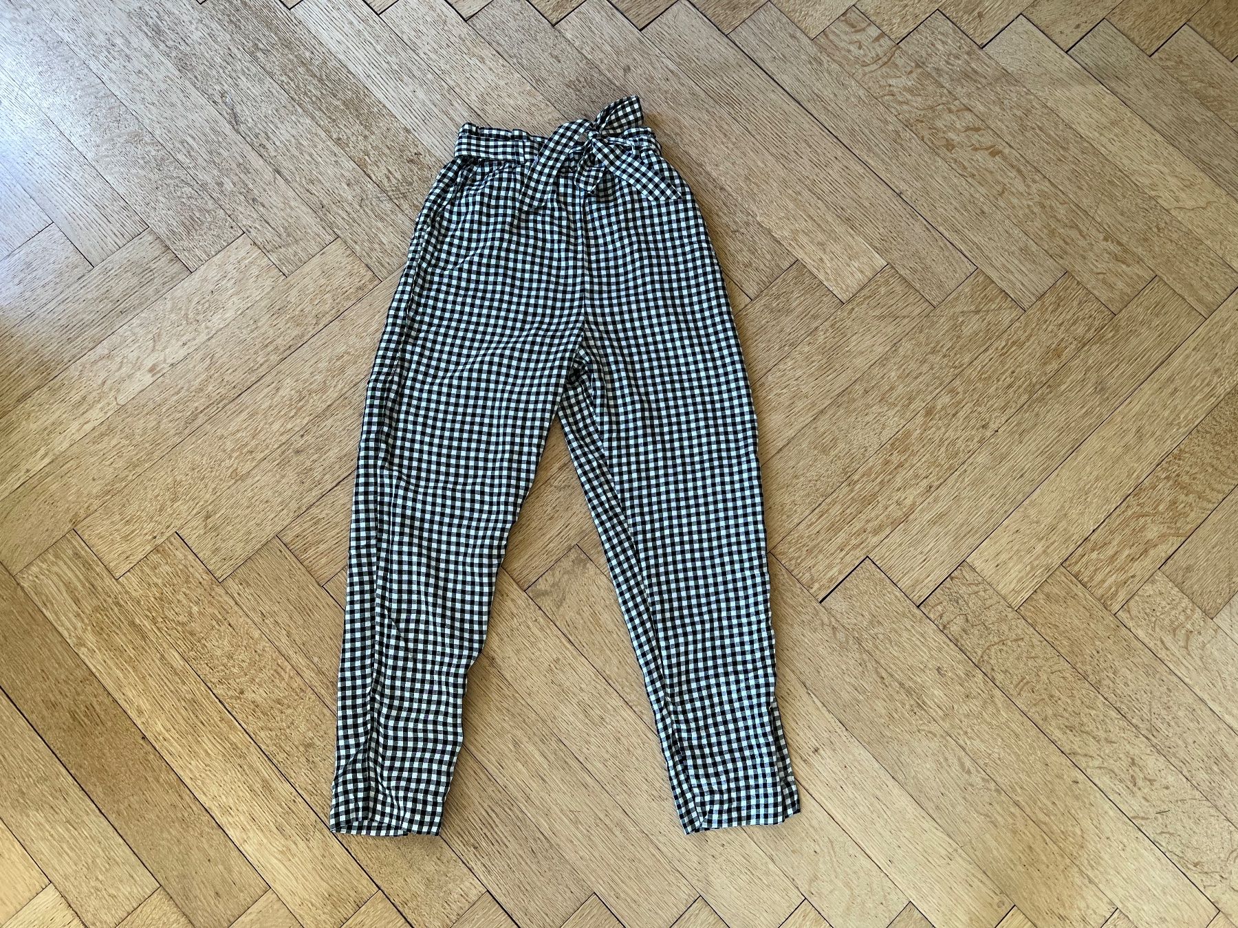 H&M Pantaloni: Hose Mädchen, H&M 134 – Usato da Beinwil am See venduto da brigittehug