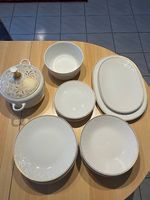 Hutschenreuther Teller mit Goldrand und Besteck