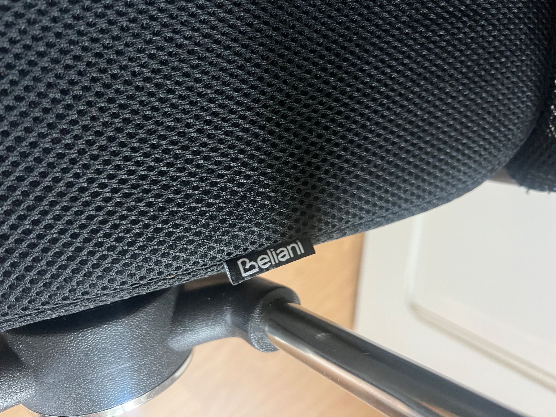 Sedie: Chaise de bureau ergonomique noir structure chromée – Difettoso da Glion venduto da tef_mfv9 2