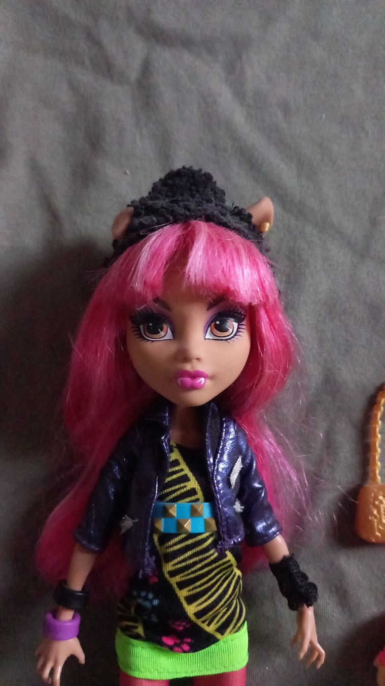 Poupées: Monster High Howleen Poupée  – D'occasion à Bex par aud_cy2l 2