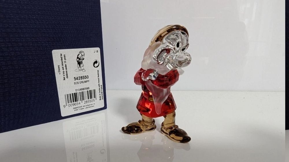Swarovski Statuette: Swarovski SCS 2019 Exclusive Disney Snow White Grumpy – Nuovo e nell'imballaggio originale da Vaduz venduto da SVL 1