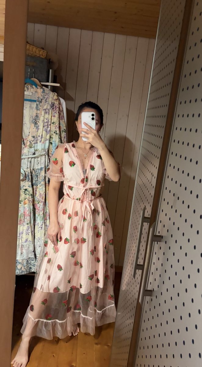 Vestiti: Strawberry Mesh Midi Dress – Usato da St.Josefen venduto da lop_lh8d 2