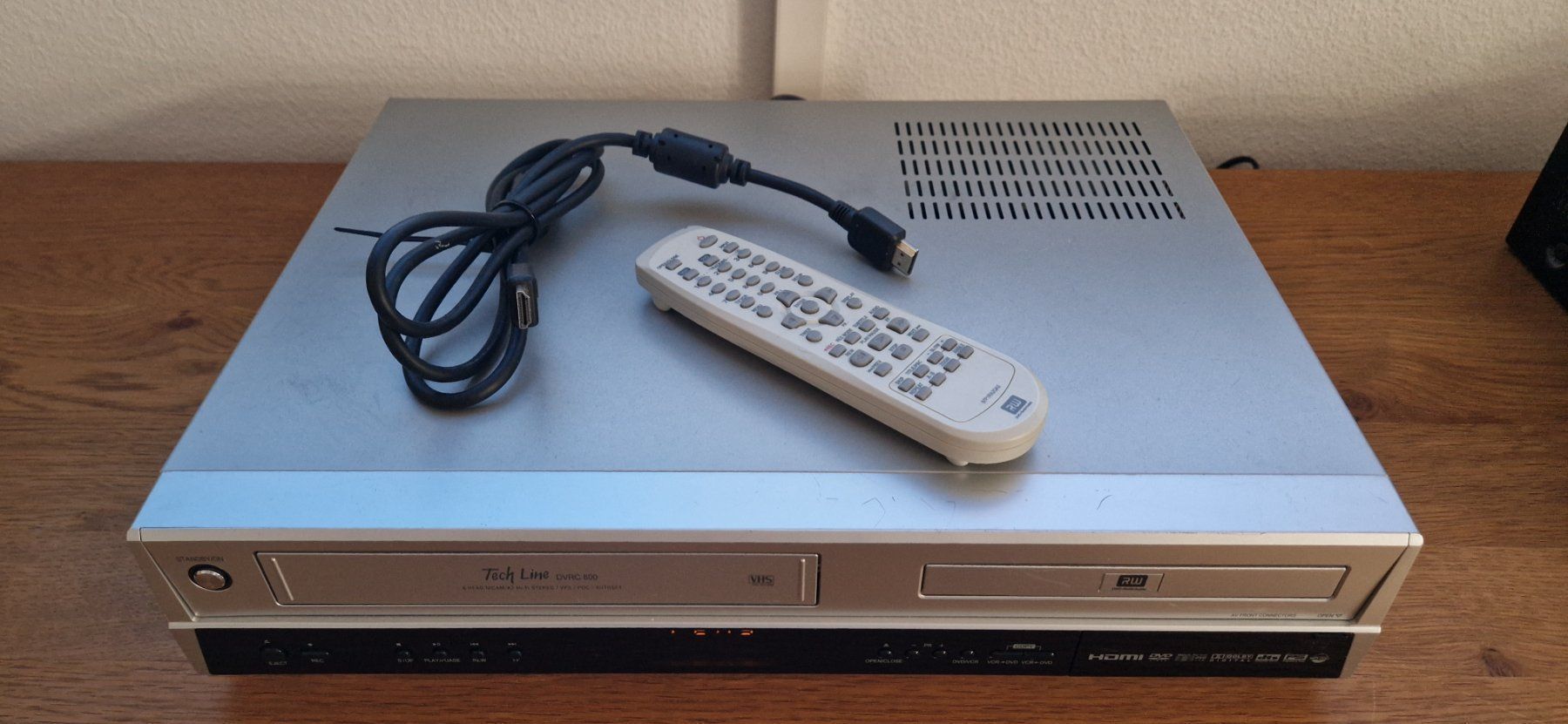 Registratori: VHS-/DVD Kombigerät mit HDMI !! – Usato da Zürich venduto da Lina049 2