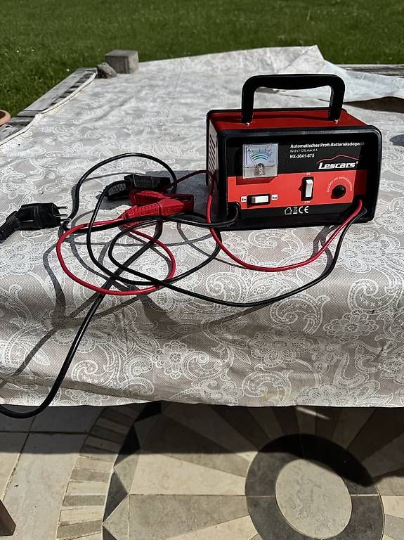 Batterie-Ladegeräte: Batterie Ladegerät – Gebraucht aus Balsthal von Kalii1 1