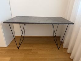 Schreibtisch / Bürotisch bei Pfister gekauft