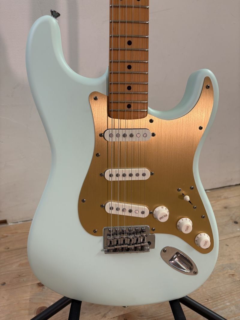 Instruments de musique: Squier 40th Anniversary Stratocaster Vintage Edition – D'occasion à Morgarten par Ssolaris 4