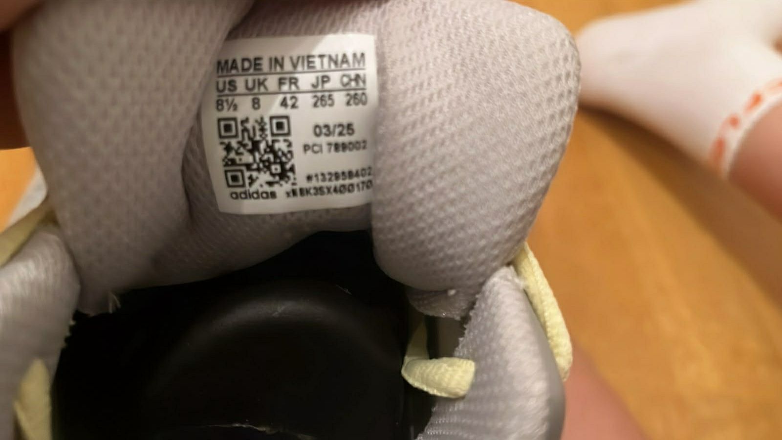 Adidas Scarpe da uomo: Adidas neuf yezzy 750  – Nuovo e nell'imballaggio originale da Fribourg venduto da mal_8zjh 4