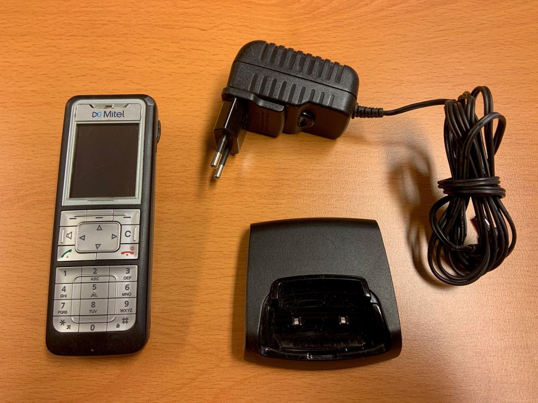 Briglie & Cavezze: Mitel Aastra Téléphone DECT 622d + station de charge – Usato da Vevey venduto da ncforsale 1