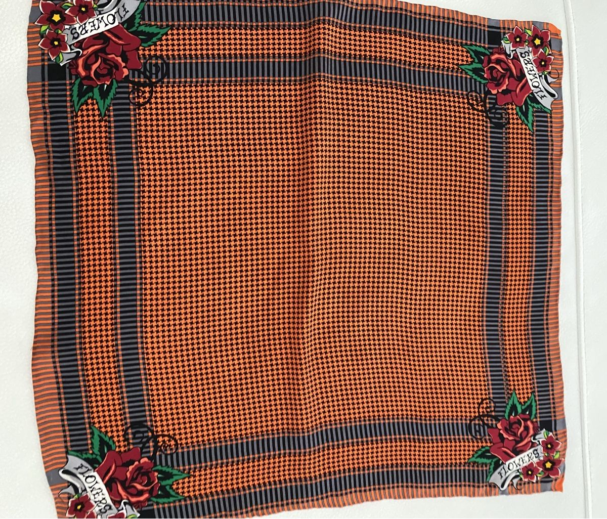 Foulard & Sciarpe: Schöner Seiden Halstuch 🌸 – Usato da Opfikon venduto da Luis144 2