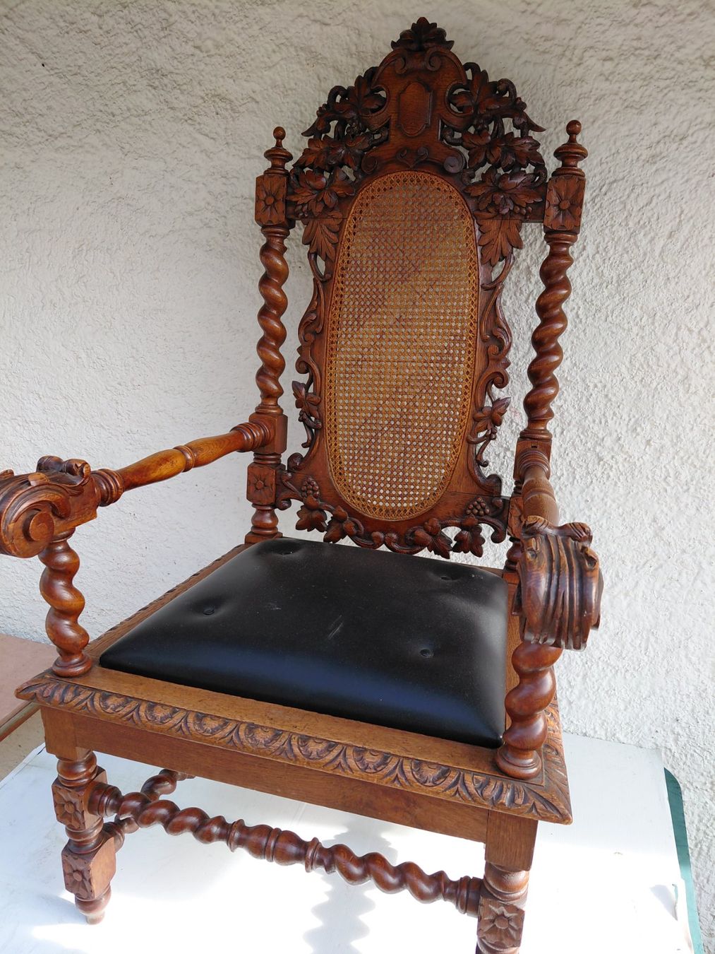 Stühle: Chaise sculptée – Gebraucht aus Noiraigue von pel_ny7d