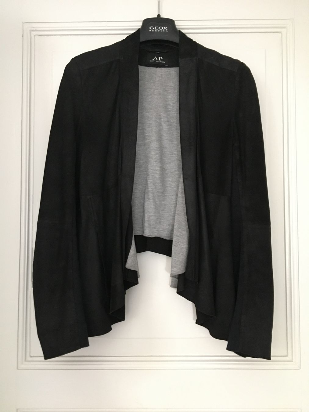 Avant Premiere Jacken: Wildlederjacke für Damen – Gebraucht aus Bellinzona von Sveva-Style-Hunter
