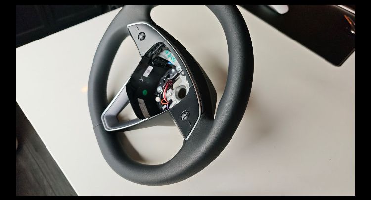 Tesla Tutti pezzi di ricambio auto: TESLA Model 3 Highland Lenkrad – Usato da Dürnten venduto da rolimos 2