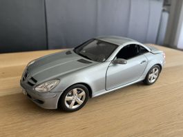 Mercedes-Benz SLK R171 1/18 Minichamps