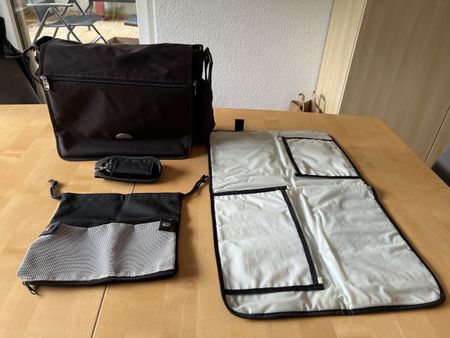 Wickeltasche schwarz mit Zubehör!