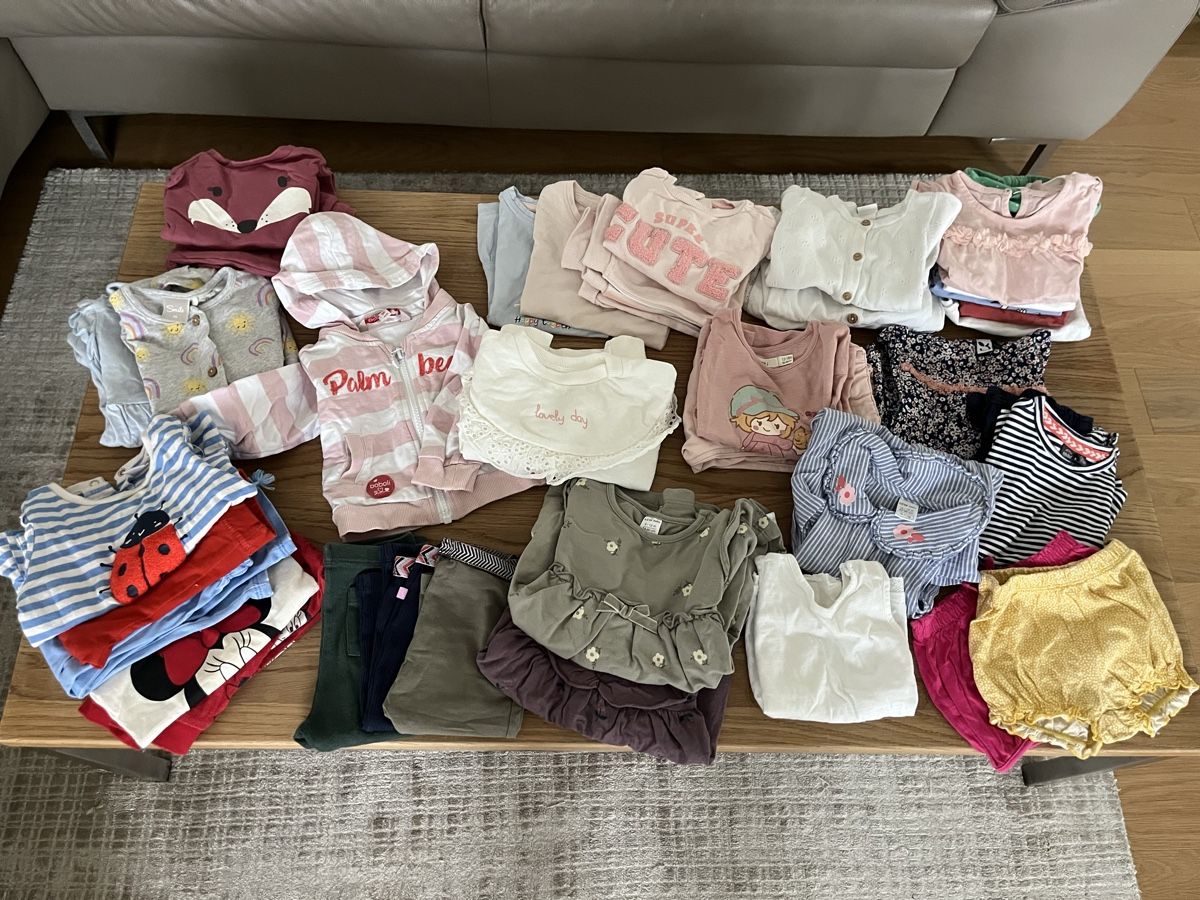 Lotti & Set di vestiti: Kleiderpaket 40- teilig Mädchen Grösse 74/80 – Usato da Balgach venduto da RianaT