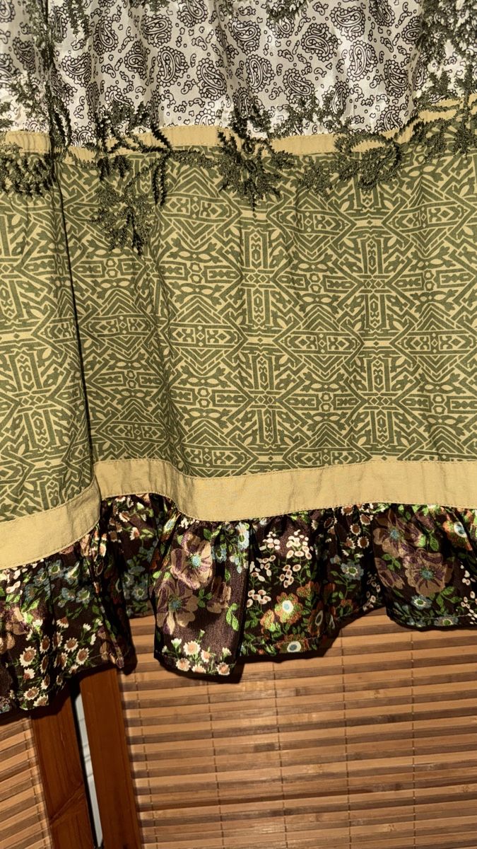 Jupes: Schöner Patchwork-Jupe M/L – D'occasion à Gümligen par morticiaaddams 2