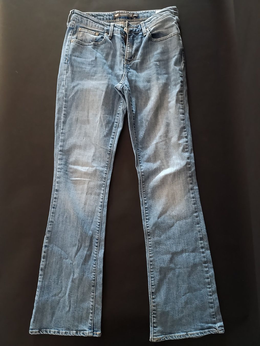 Levi's Jeans: LEVI'S jeans bleu clair demi curve – Usato da Thielle venduto da Plusvalue_Neuchatel