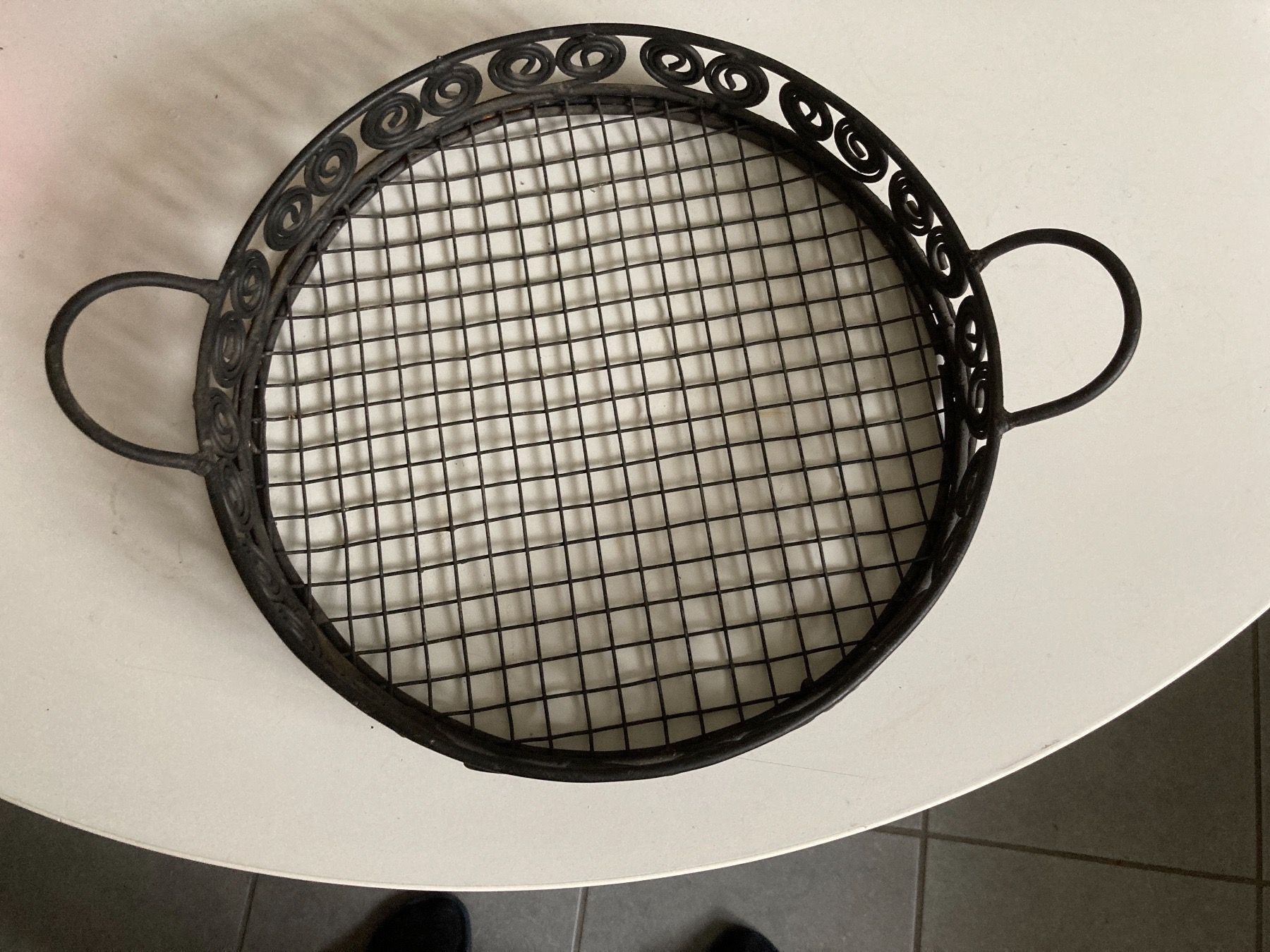 Servierplatten: Servier Tablett aus Metall – Gebraucht aus Zürich von Chaeffeler