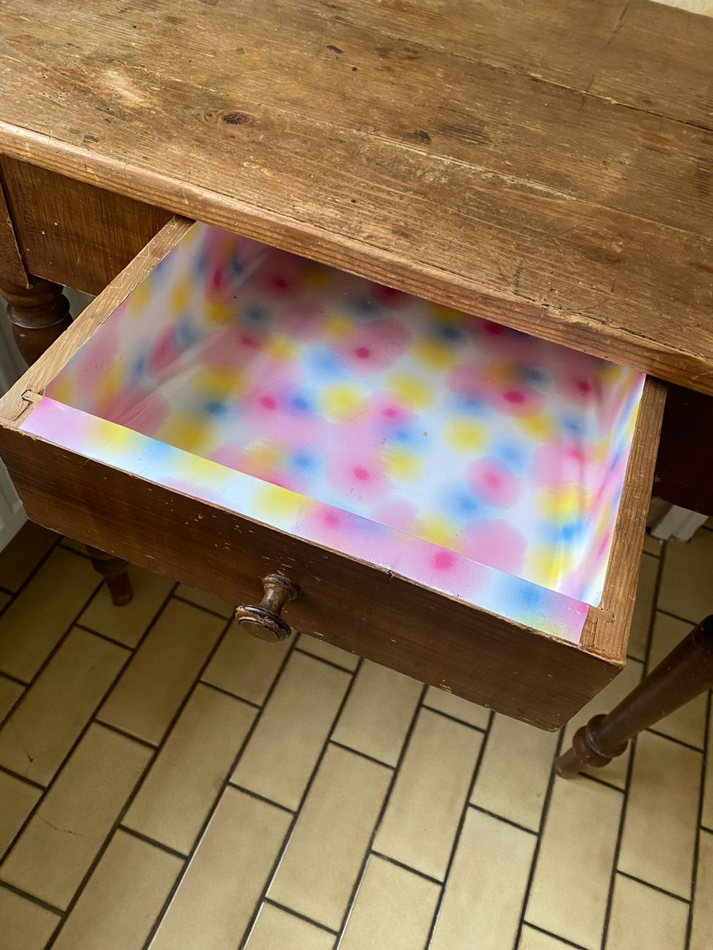 Tische: Table en bois avec tiroir – Gebraucht aus Vevey von Zpahud 3