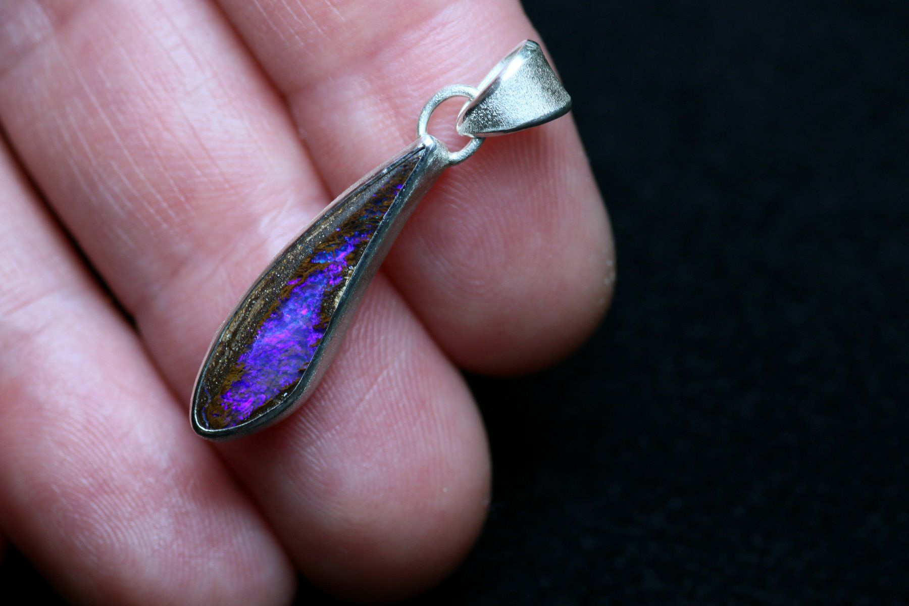 Ciondoli: AURORA ELECTRA Silberanhänger mit australischem Boulder Opal – Nuovo e nell'imballaggio originale da Bern venduto da OSONO.Design 3