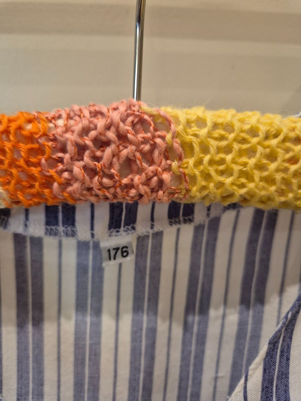 Camicette, T-shirt & Top: Bluse blau/weiss gestreift, Gr. 176 – Usato da Dietikon venduto da grafad 1