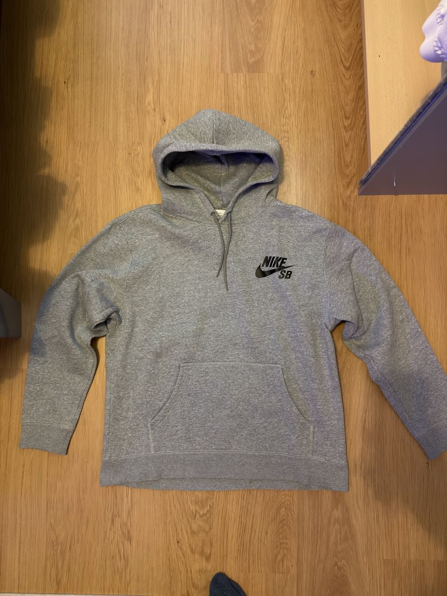 Nike Pulls & Sweat-shirts: Nike sb Hoodie – Neuf (Voir description) à Adliswil par Ramin_oth
