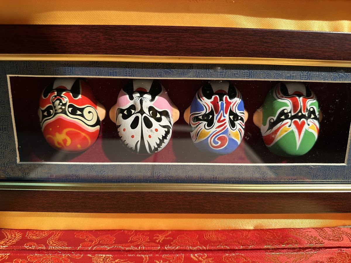 Tutte le decorazioni: 4 Masques d'opéra chinois peints à la main. – Usato da Lausanne venduto da artnouveau04 2