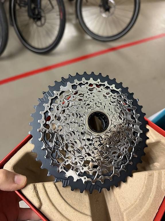 Pezzi di ricambio: SRAM kassette Force XPLR 10-44 – Usato da Zug venduto da welcomecycles 1