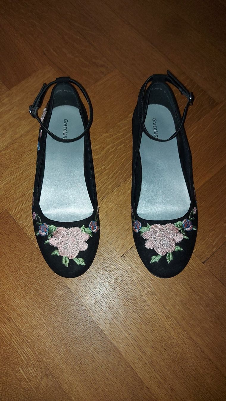 Scarpe da donna: Ballerina, blumenbestickt – Nuovo (secondo la descrizione) da Sion venduto da aud_7pxl 2