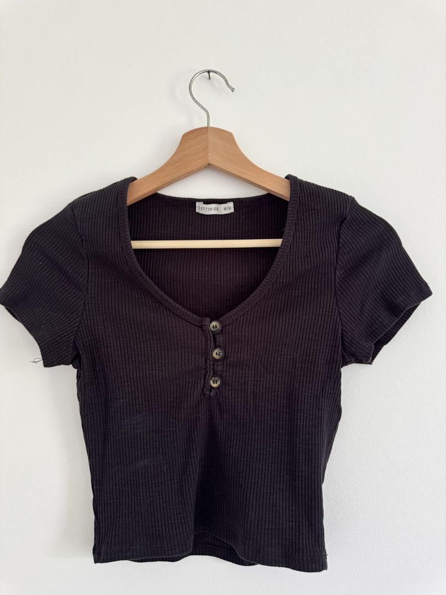 T-Shirts: Crop Top, Cotton On – Gebraucht aus St. Gallen von nikolasbong
