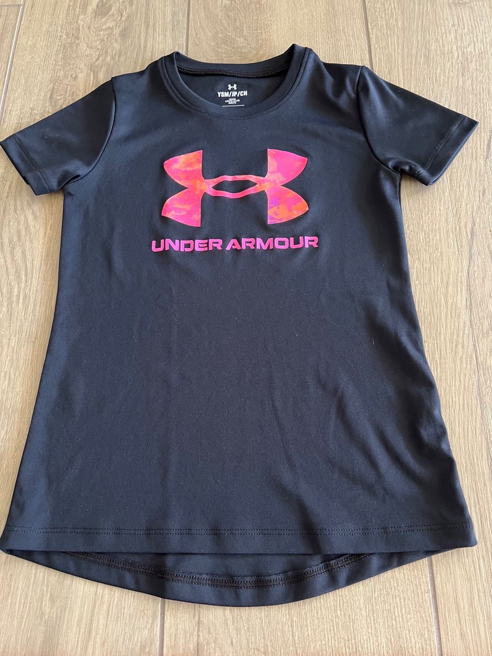 Under Armour Camicette, T-shirt & Top: T-Shirt Under Armour – Usato da Winkel venduto da Naomie14