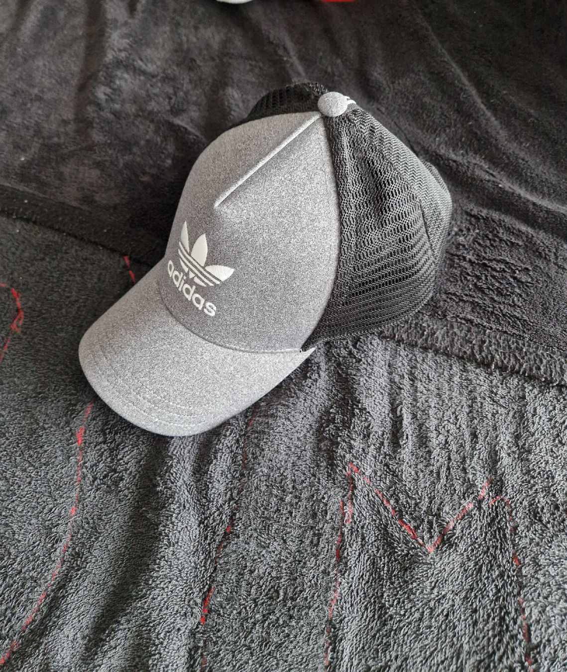 Sonstige Kleidung & Accessoires: Cap Adidas – Neu (gemäss Beschreibung) aus Arbon von Online-Shop