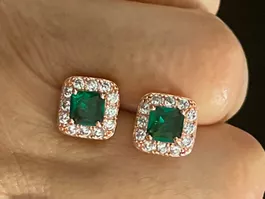 clous d’oreilles doré rouge pierre zircon verte