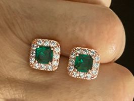 clous d’oreilles plaquées or rouge pierre zircon verte