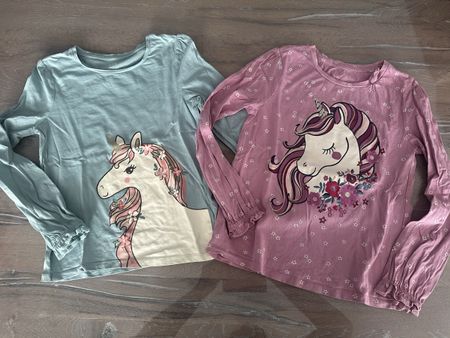2 Langarmshirts C&A Einhorn Motiv Grösse 140 