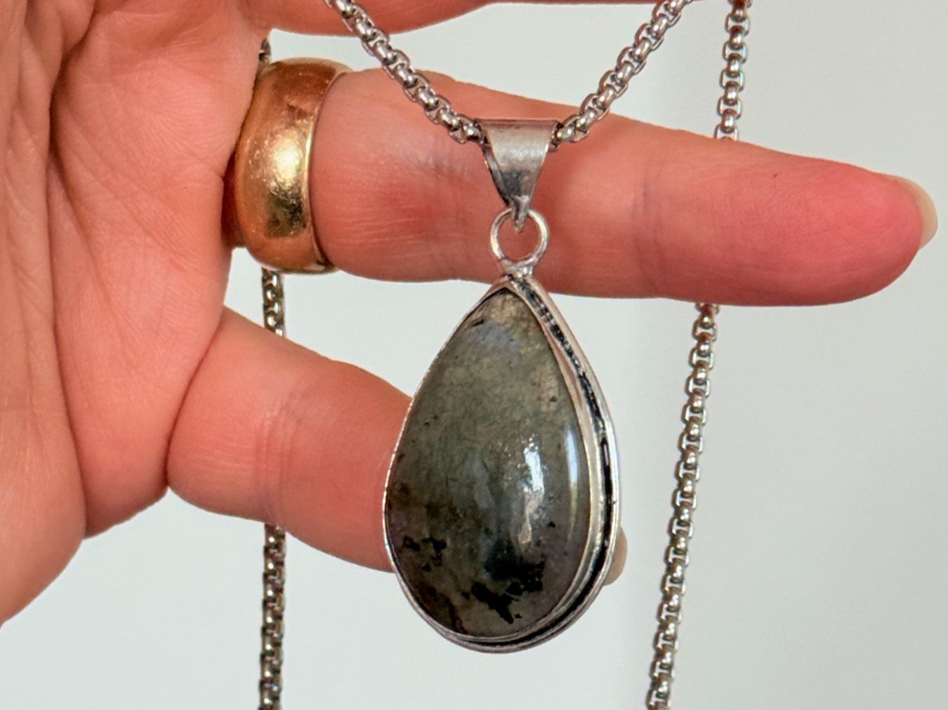 Ketten: Collier avec Labradorite – Neu und originalverpackt aus Genève von AWWA