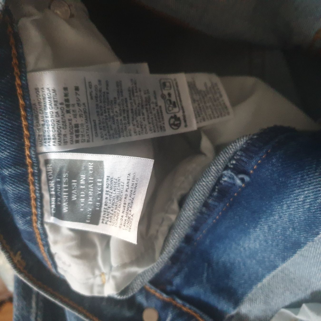 Levi's Jeans: Levi's schöne breite Jeans Gr. 31 – Nuovo (secondo la descrizione) da Frenkendorf venduto da Chrigeli01 7