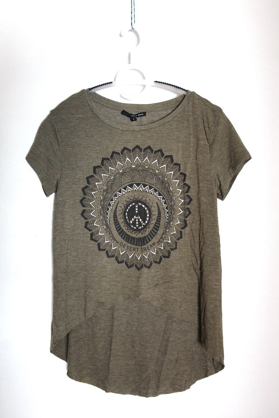 T-shirt: Khakifarbenes T-Shirt S/M – Usato da Locarno venduto da madame-tus-sauds