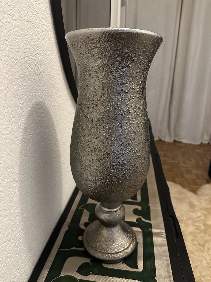 Globus Vasi & Recipienti: Statement Silver Vase | Overseas Find | CHF 165 – Usato da Zürich venduto da Souljunic 3