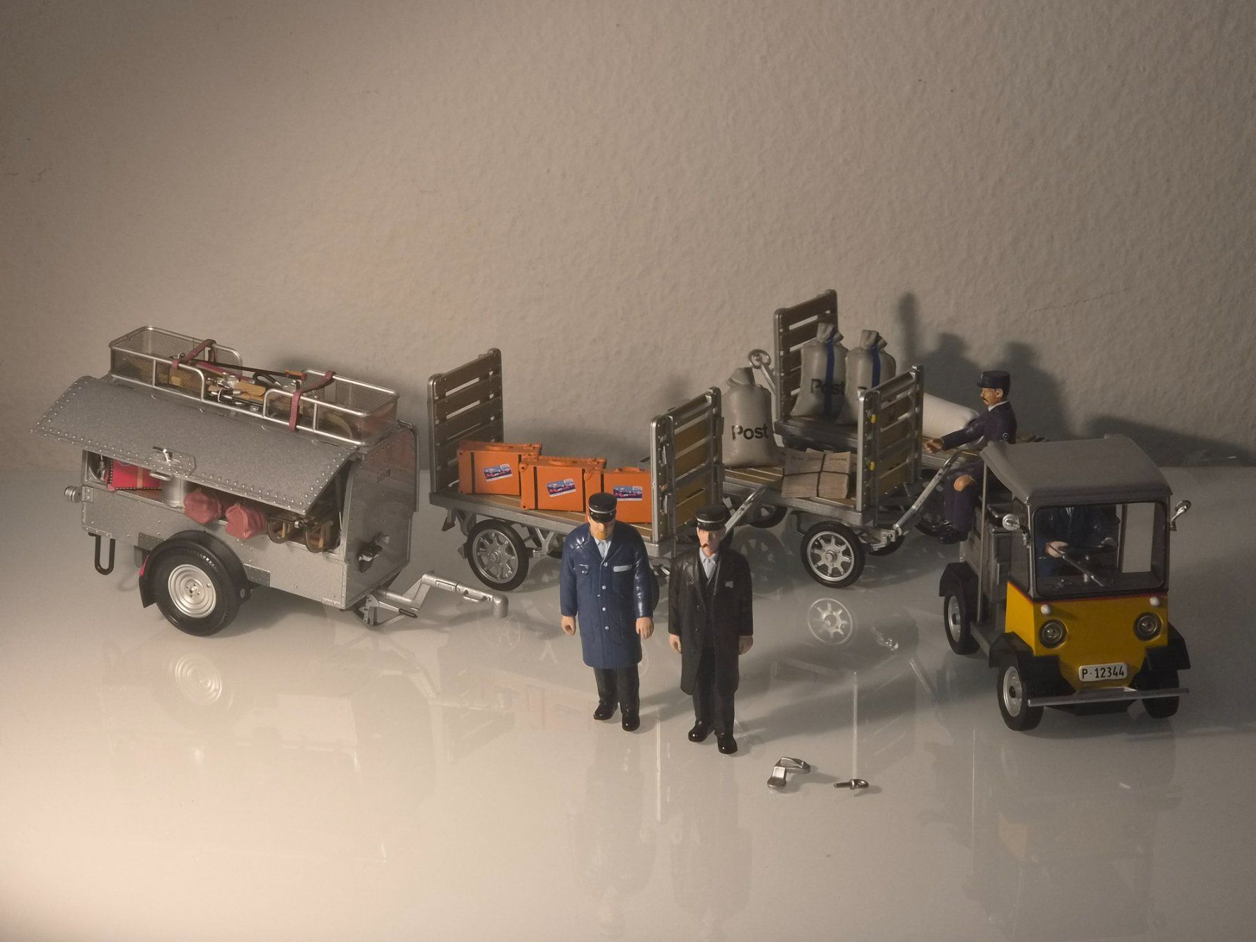 Modellini d'auto: Alpenwagen.ch PTT Elektro-Schlepper / Postkarren Set – Usato da Berikon venduto da Vintage_Touch
