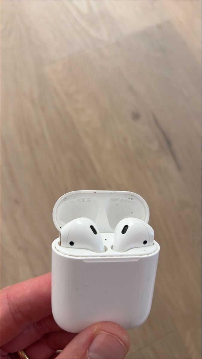Apple Kopfhörer: Apple AirPods 2. Generation – Gebraucht aus Hinwil von MattyT17
