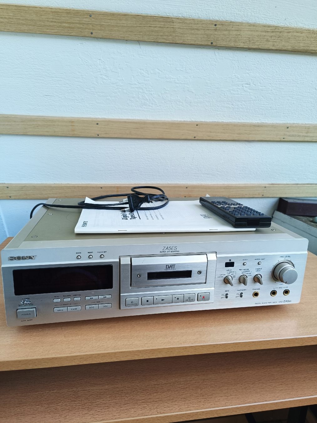 Sony Lettore multimediale & Streamer: DAT Sony DTC-ZA5ES mit Kassetten  – Usato da Steffisburg venduto da zulg03 1