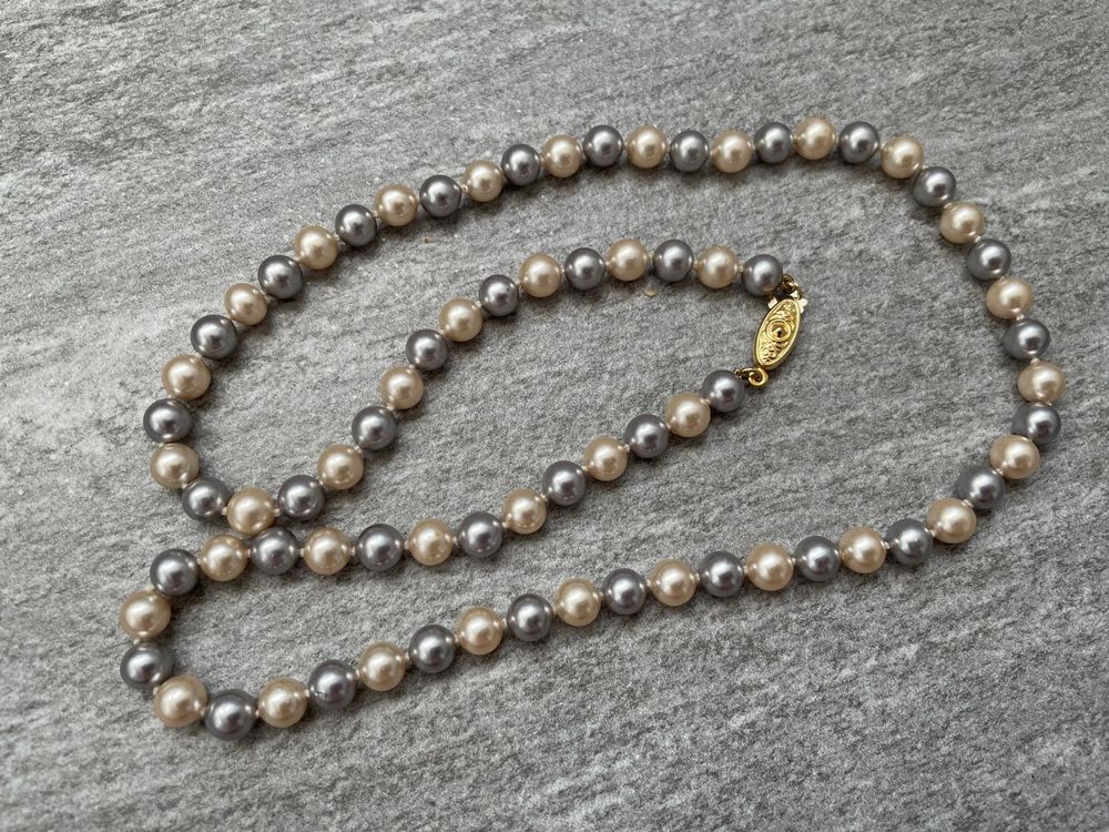 Collier de perles de style ancien