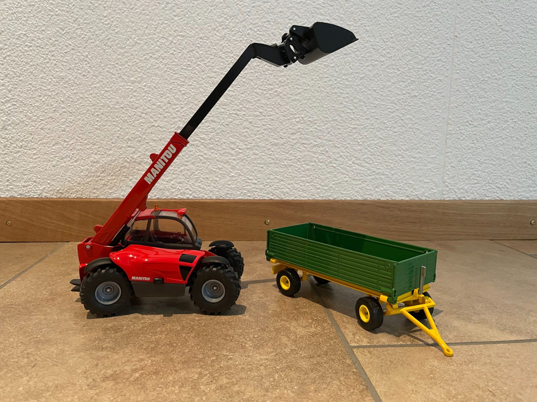 Manitou Traktoren: SIKU Manitou mit Anhänger – Neu und originalverpackt aus Kreuzlingen von Stefan1150 2