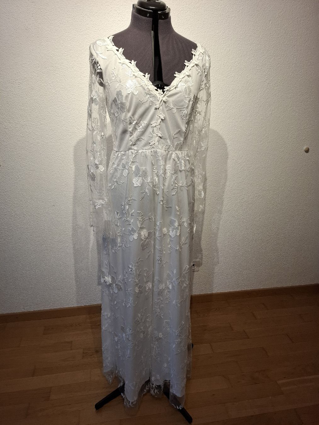 Robes: Wunderschönes Kleid mit Spitze, Grösse XL – D'occasion à Meisterschwanden par Jennifer_91