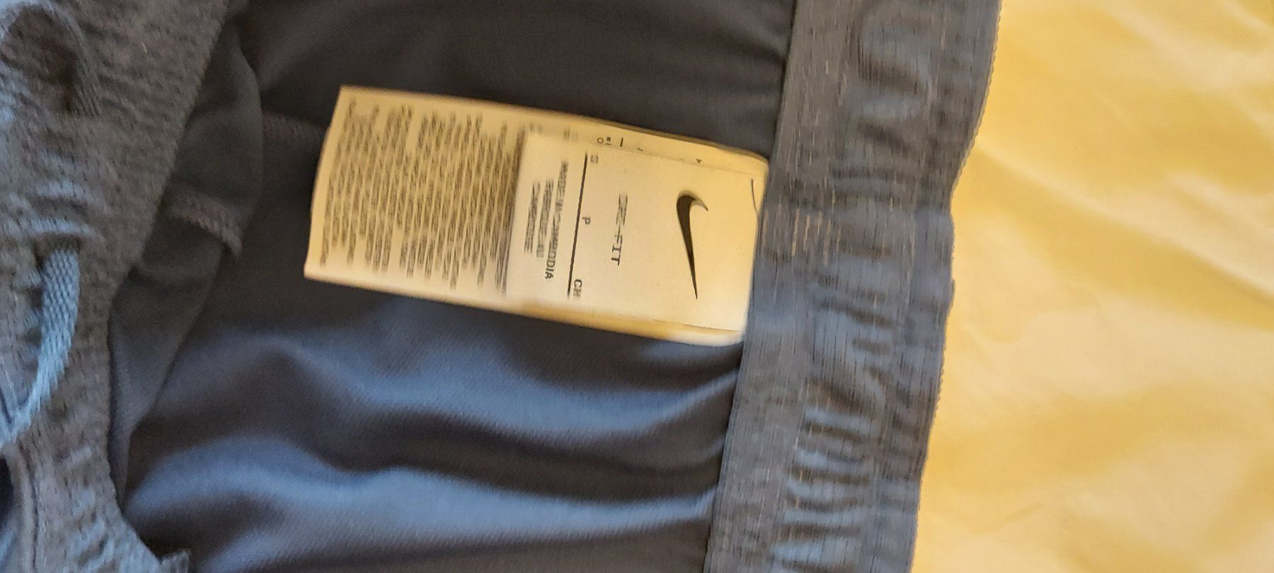 Nike Pantaloni: Nike bas survêtement neuf – Usato da Estavayer-Le-Lac venduto da zazadavidson 3