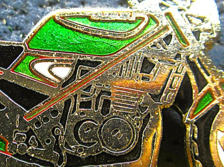 Placchette & Badge: SUZUKI MOTORRAD 2NÄGEL PIN ENAMEL – Usato da Ettingen venduto da Hausi4711 1