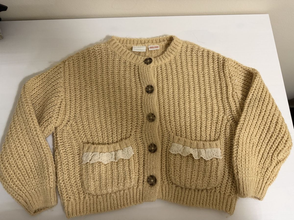 Zara Pulls et sweat-shirts: Mädchen Pullover – Neuf (Voir description) à Basel par Su.el