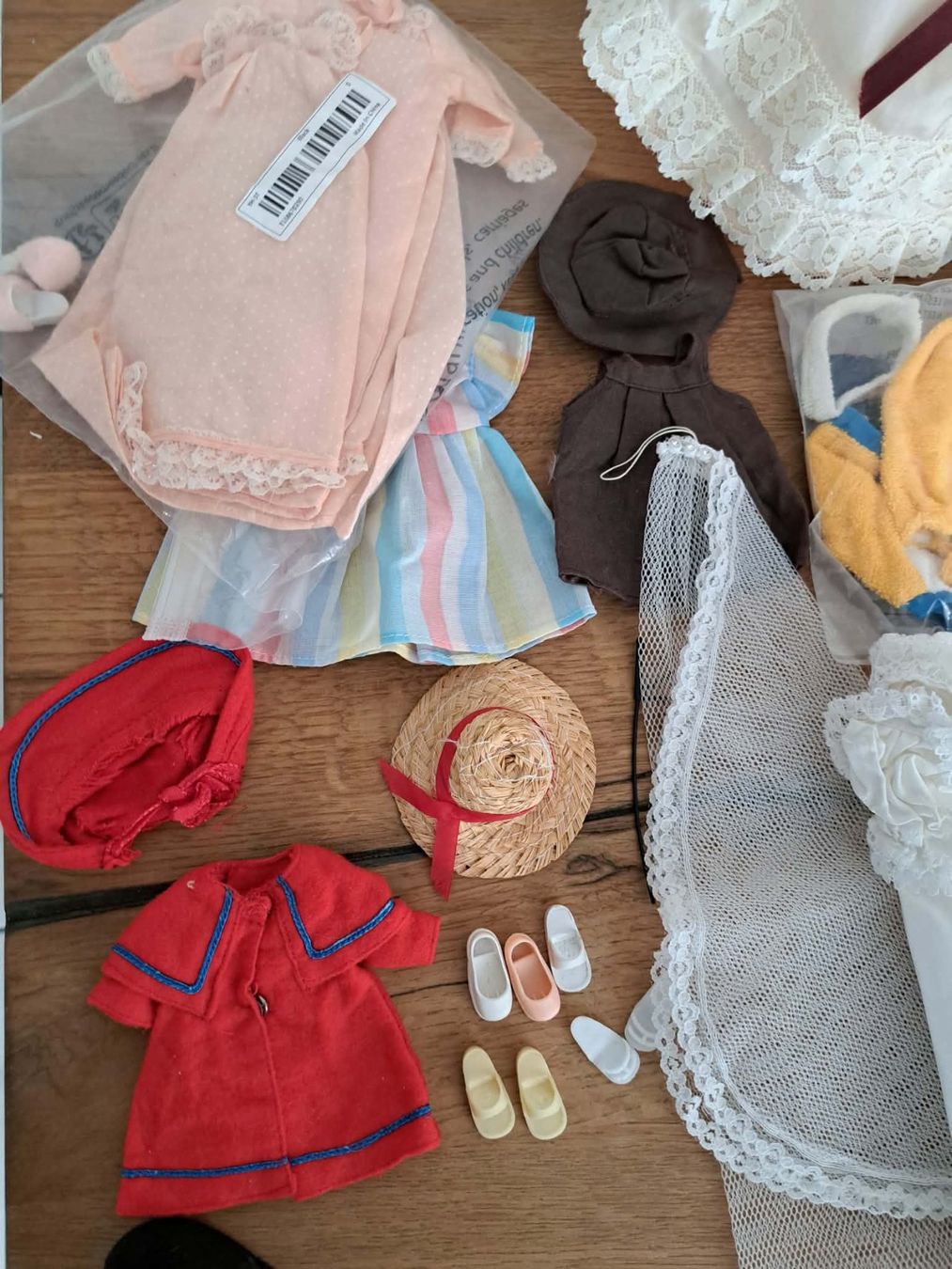 Puppen: 1984 Masquerade Sindy mit viele Kleidung – Gebraucht aus Saas Grund von IvanaXY 8