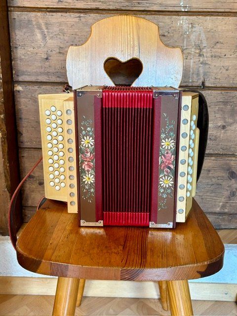 Musikinstrumente: Schwyzerörgeli Christen B 3-chörig – Gebraucht aus Frutigen von MoMeJa